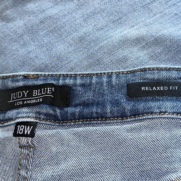 Judy Blue Relaxed Jeans raw hem Sunflower Embroidery Women’s Sz 18W - Picture 7 of 9